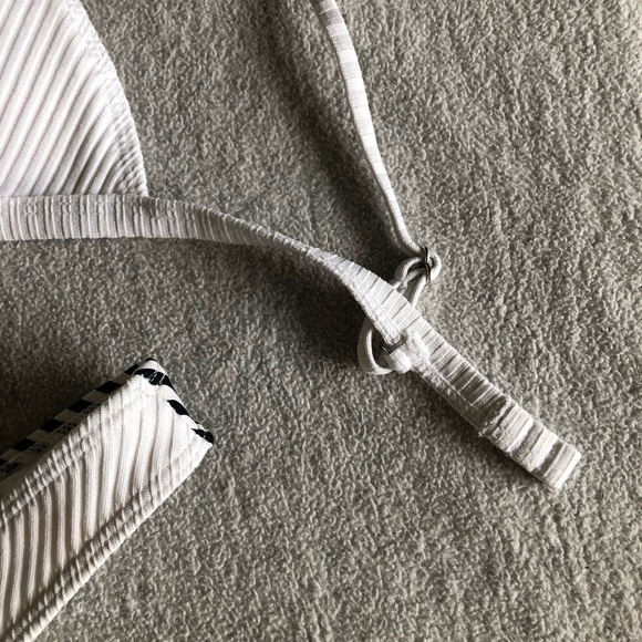 Bikini - Picture 3 of 3